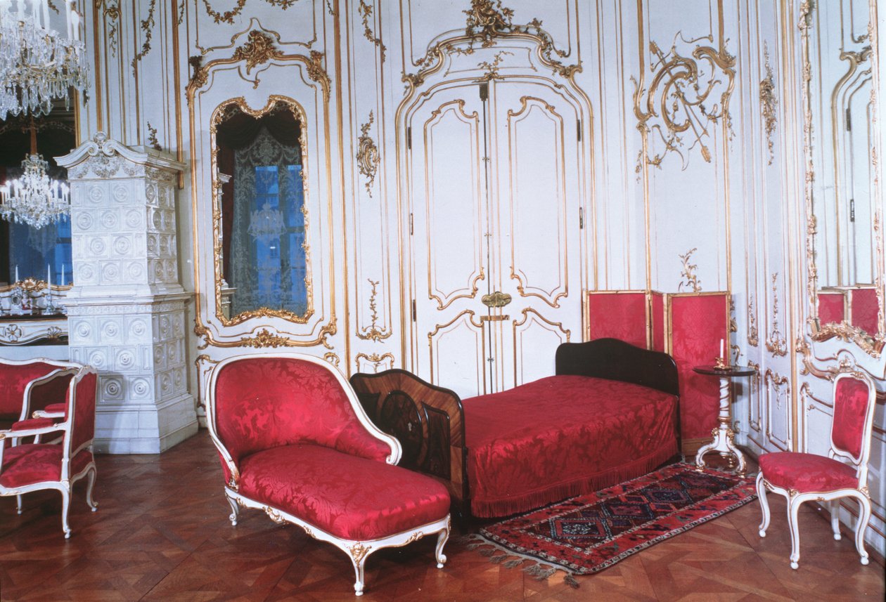 غرفة نوم إليزابيث بافاريا ، إمبراطورة النمسا (1837-1898) ، زوجة الإمبراطور فرانز جوزيف من النمسا (1830-1916) بواسطة مصور نمساوي