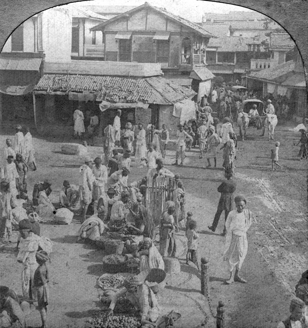 سوق في أحمد آباد ، الهند ، 1902. بواسطة BL سينجلي