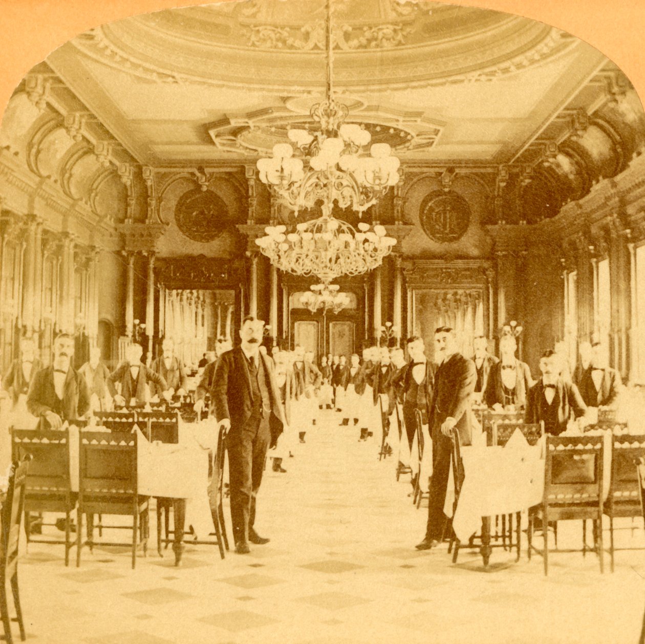 قاعة الطعام الكبرى ، فندق وندسور ، يقال إنه الأفضل في العالم ، مونتريال ، كندا ، 1894. بواسطة بي دبليو كيلبورن