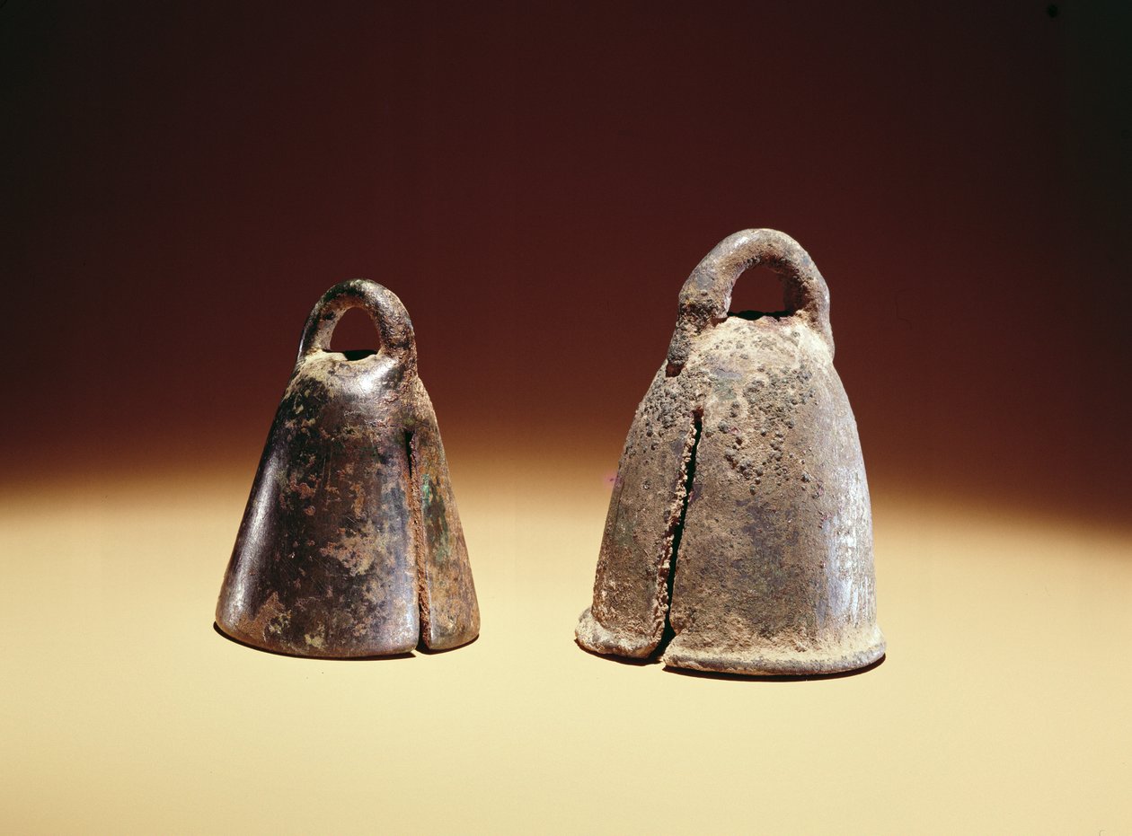 أجراس الحصان ، من بابل ، العراق ، c.700 قبل الميلاد (برونزية) بواسطة البابلية