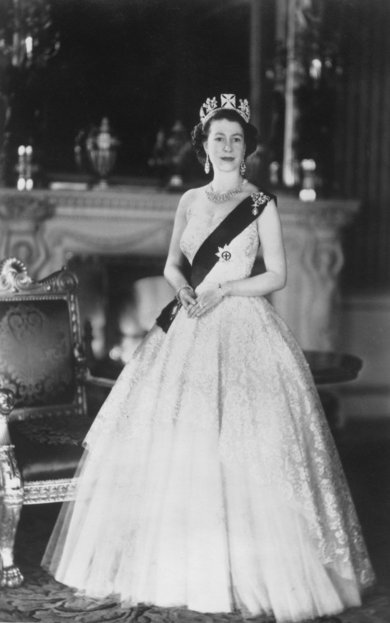 جلالة الملكة إليزابيث الثانية في قصر باكنغهام ، 12 مارس 1953 بواسطة البارون الاسترليني هنري ناحوم