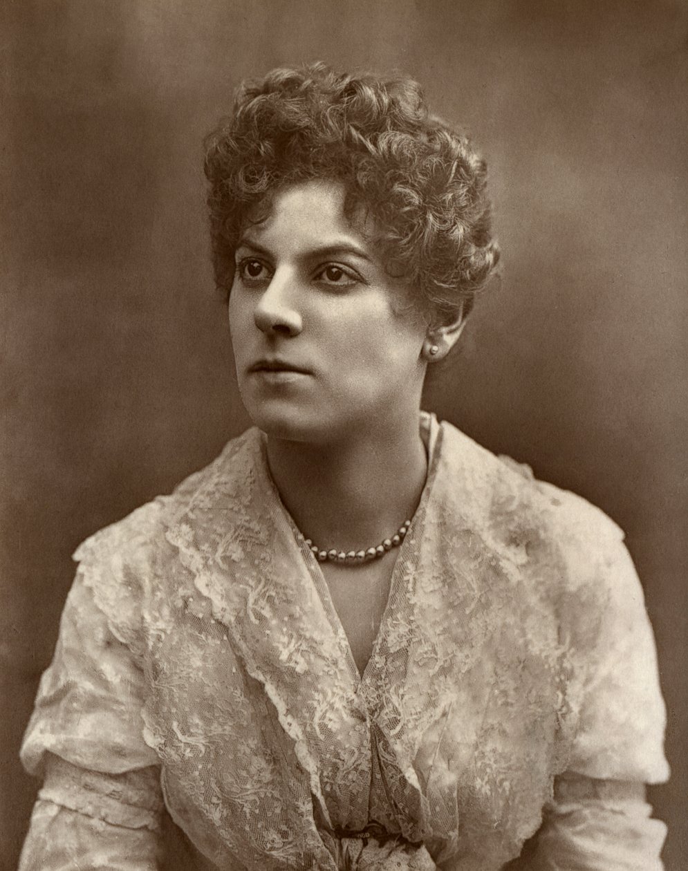 الممثلة البريطانية ملكة جمال جيسي ميلوارد في أضواء الميناء ، 1886 بواسطة بارود