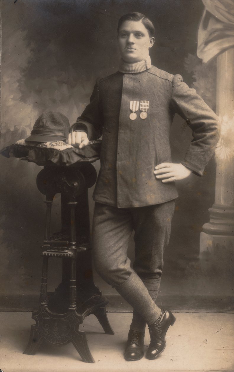 ألبوم "The GM R. Army (World War I)": جندي مشاة في زي البلد (صورة بالأبيض والأسود) بواسطة باتيلي باتيلي