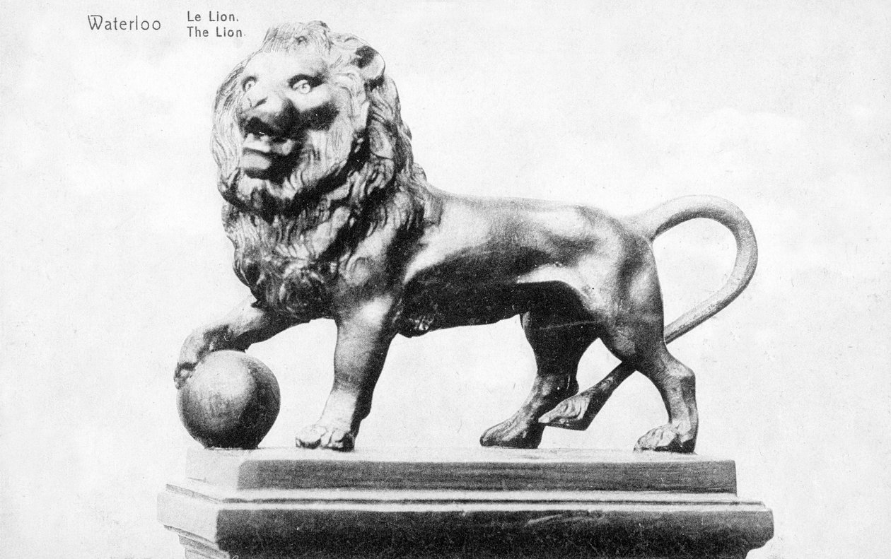 النصب التذكاري الهولندي لمعركة واترلو ، يصور الأسد على قمة Butte du Lion (Lions Mound) ، بطاقة بريدية تذكارية ، c.1912 (فوتوليثو) بواسطة مصور بلجيكي