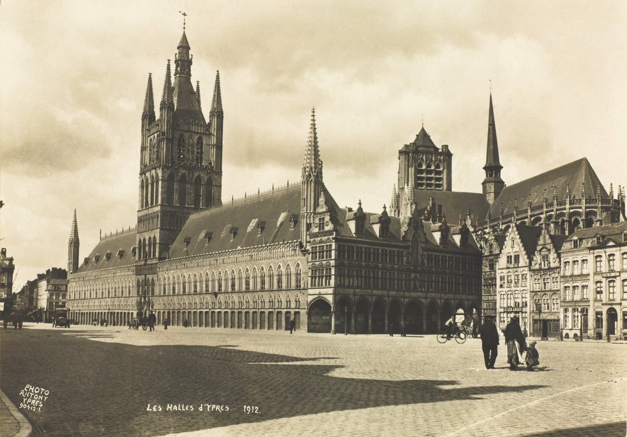 Les Halles of Ypres بواسطة مصور بلجيكي