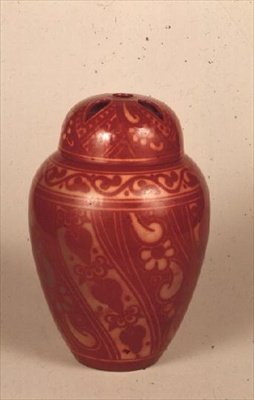 وعاء وصب غطاء من بريق النحاس ، c.1905-15 (السيراميك) بواسطة برنارد مور