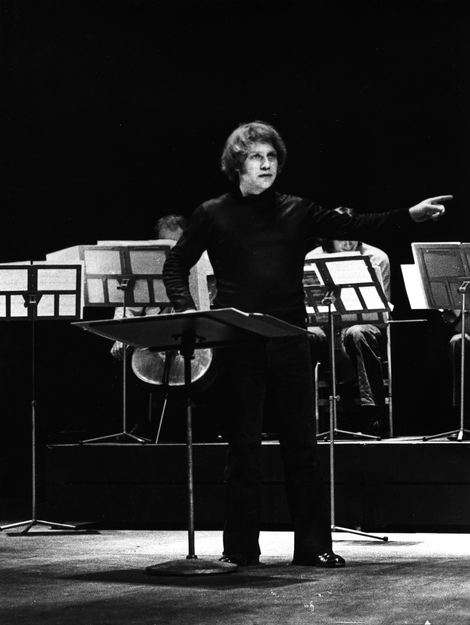 جيلبرت آمي بواسطة 