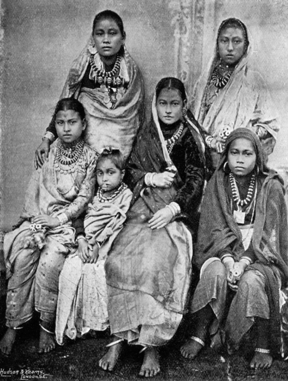 زوجات الجنود وأبناء ال 44 Gurkhas ، 1896 بواسطة بورن وشيبارد