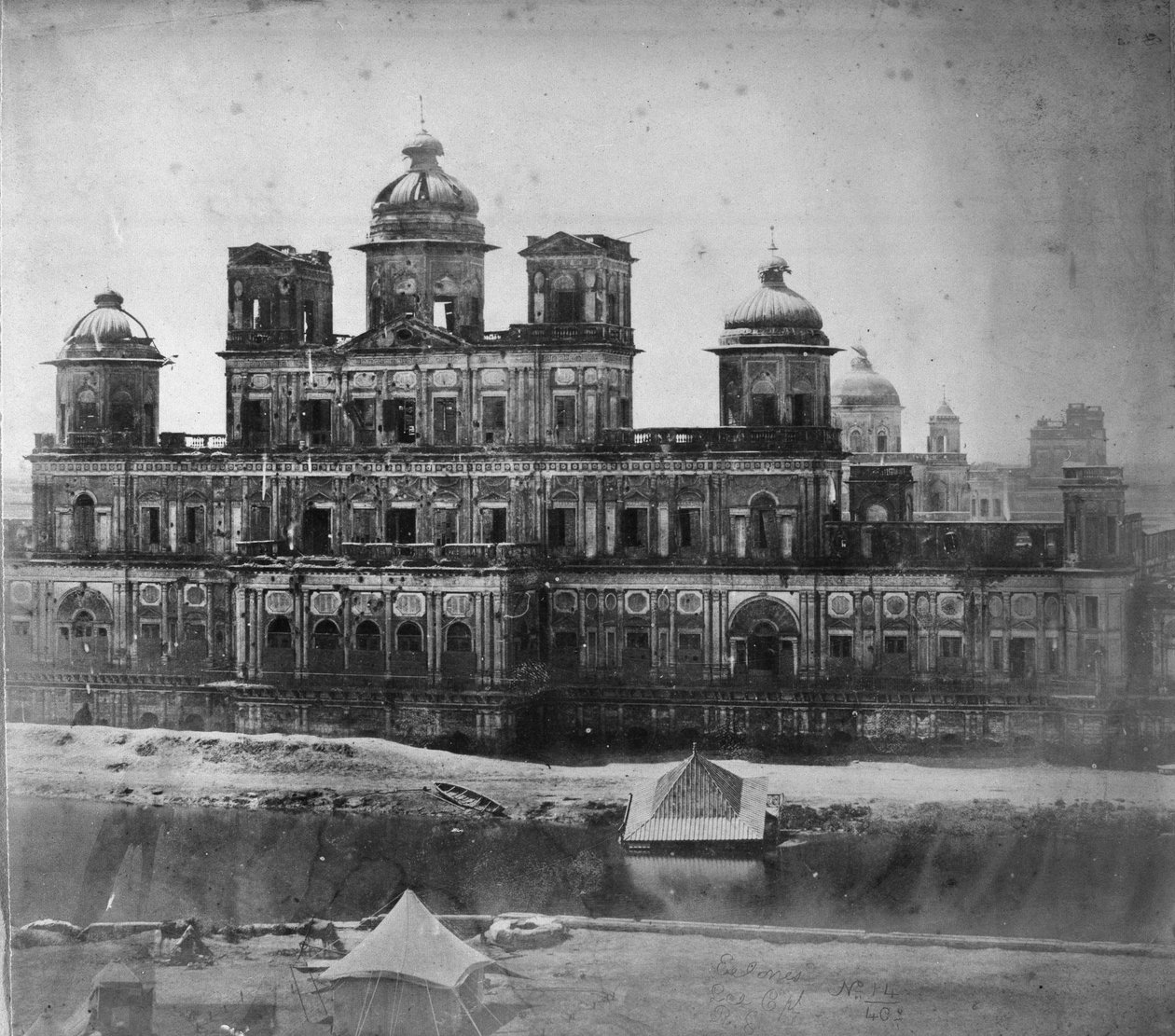 Chatta Manzil, Lucknow, 1858  بواسطة مصور بريطاني