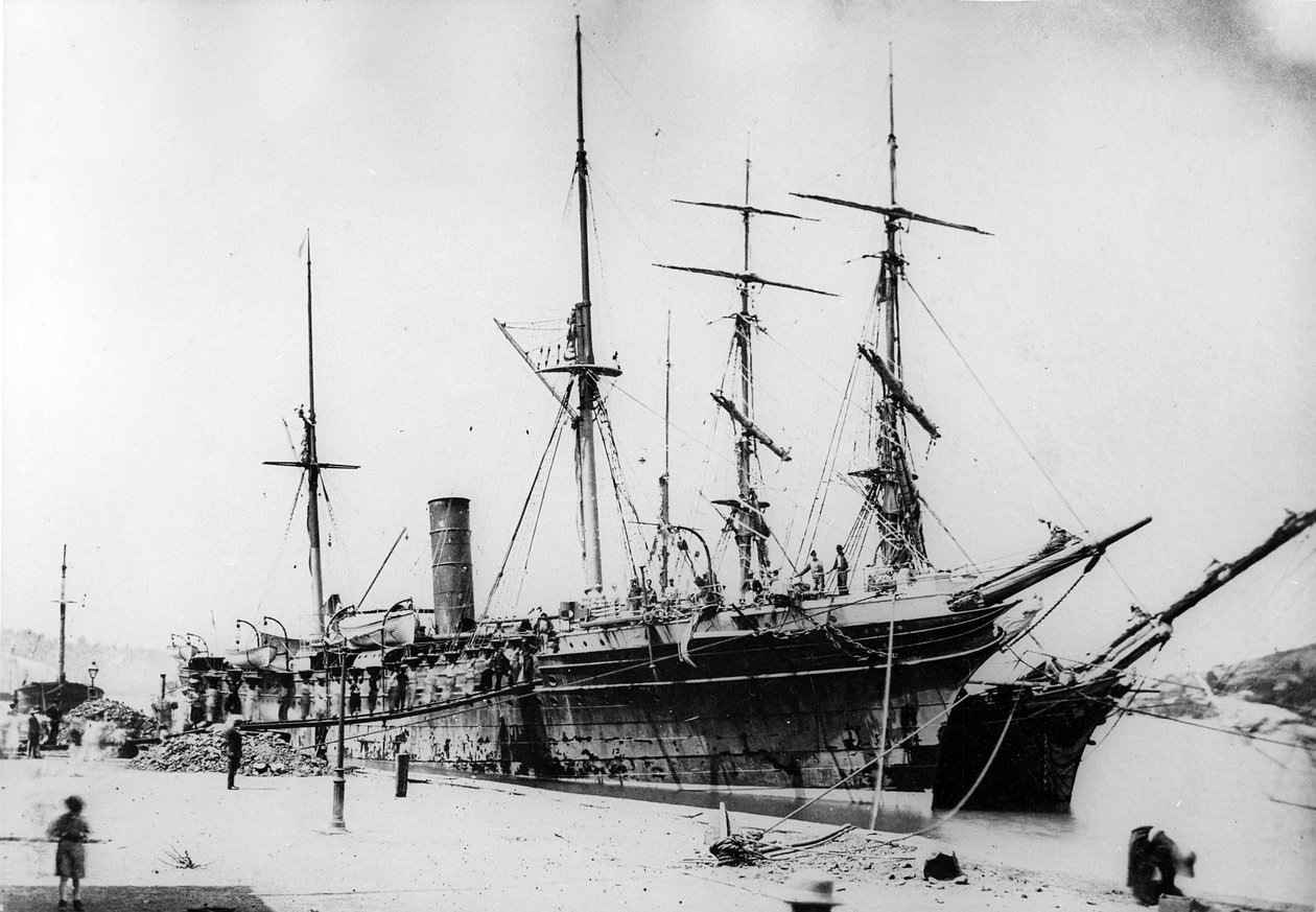 HMS Ebro في محطة سانت لوسيا للفحم ، ج 1880 بواسطة مصور بريطاني