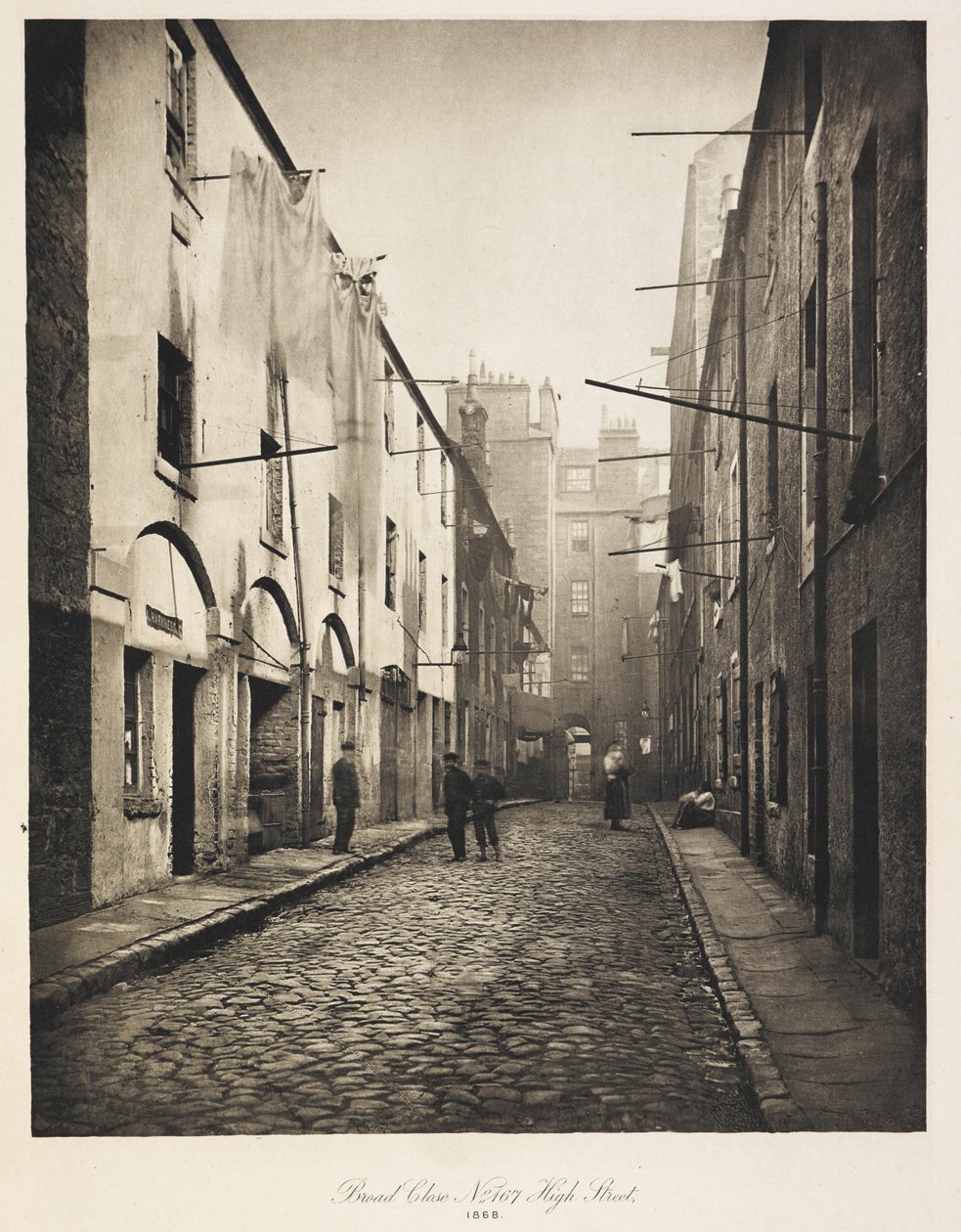 إغلاق واسع رقم 167 شارع رئيسي ، من The Old Closes and Streets of Glasgow بواسطة المدرسة البريطانية