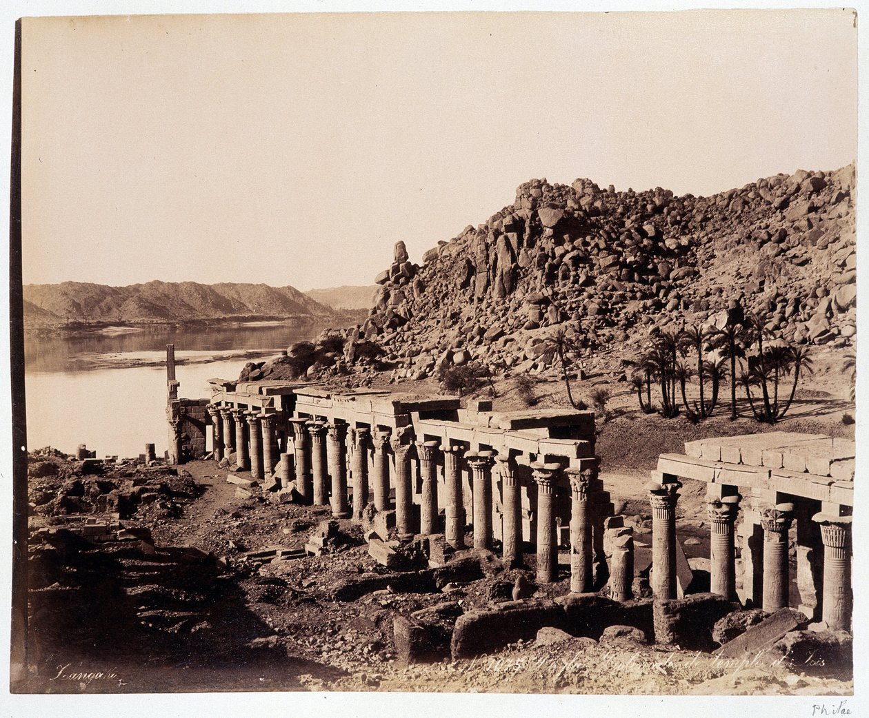 أنقاض معبد إيزيس في مصر - صورة الأخوين زنغالي ، أواخر القرن التاسع عشر بواسطة الاخوة زنقاكي