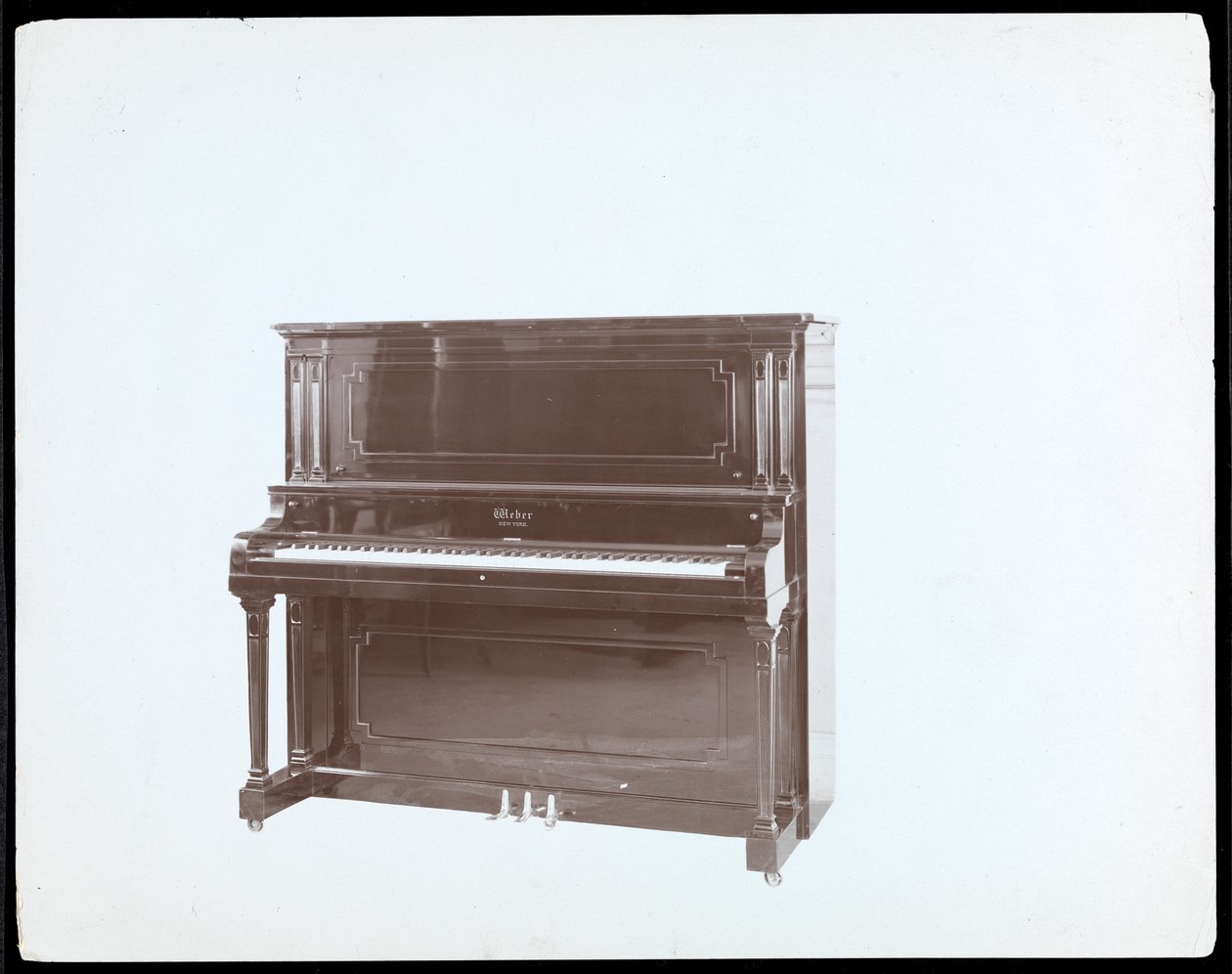 بيانو من Weber und Co. ، نيويورك ، c.1910 (طباعة الجيلاتين الفضي) بواسطة شركة بايرون