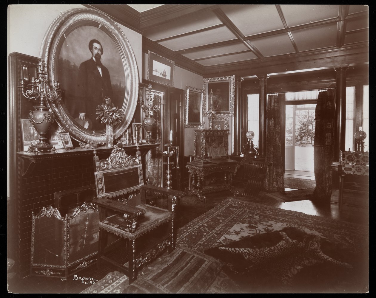 غرفة في سكن Westmoreland Davis في Tuxedo Park ، نيويورك ، 1899 (طباعة الجيلاتين الفضي) بواسطة شركة بايرون