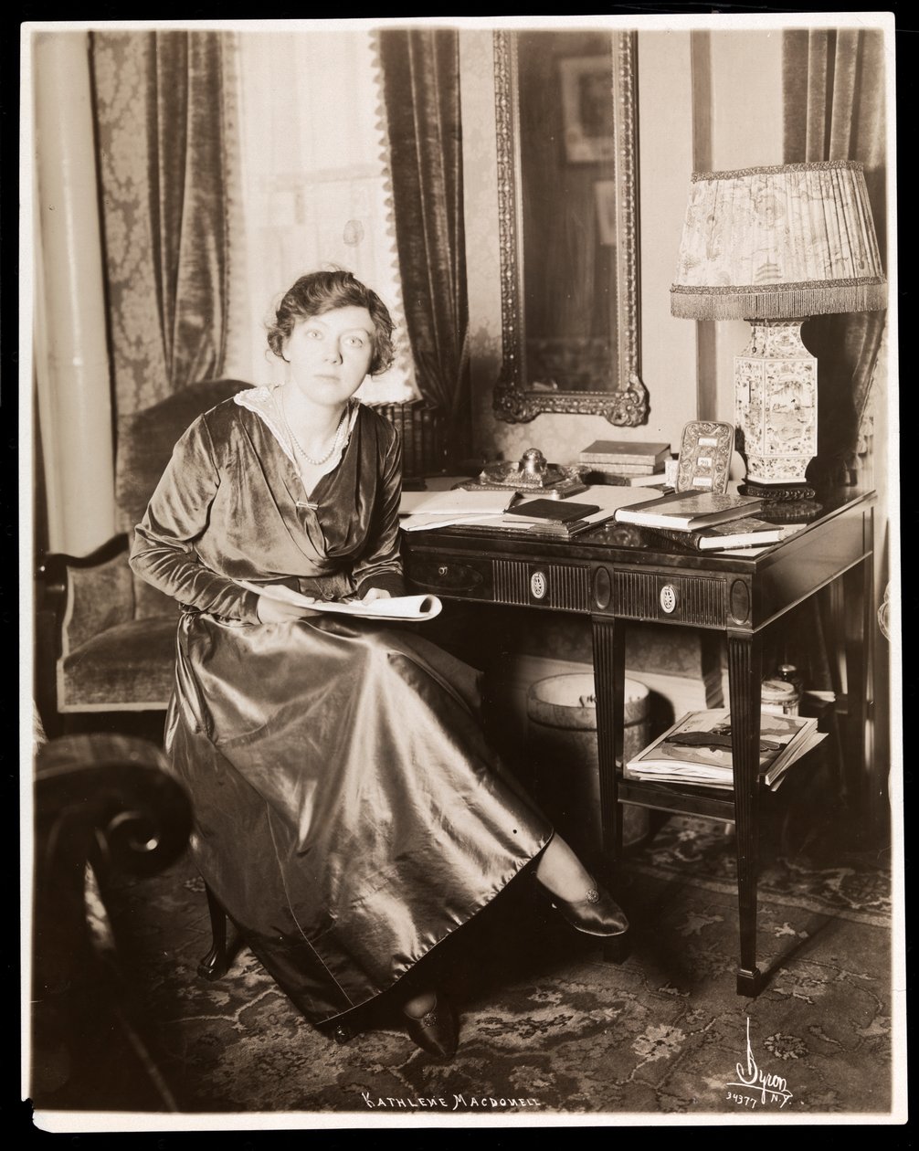 Kahleen MacDonell ، c.1914 (طباعة الجيلاتين الفضي) بواسطة شركة بايرون