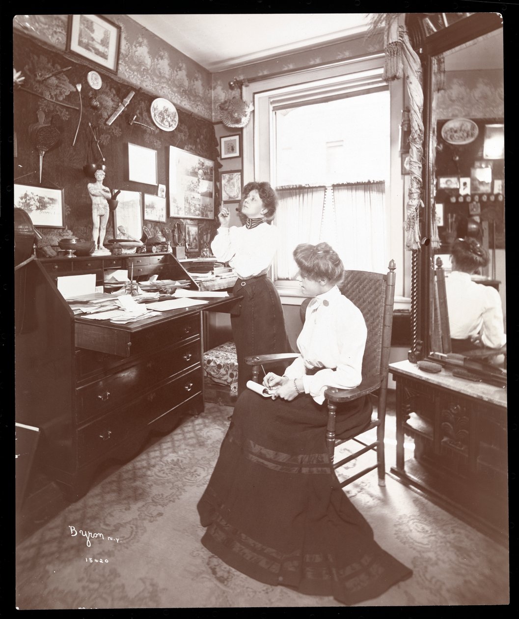 Miss Margaret Mayo and friend، 1903 (طباعة الجيلاتين الفضي) بواسطة شركة بايرون
