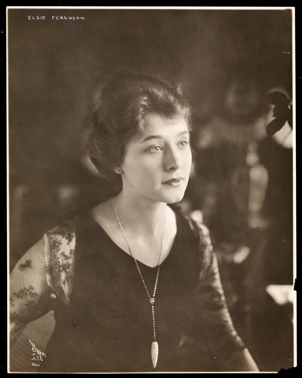 بورتريه من Elsie Ferguson ، c.1914 (طباعة الجيلاتين الفضي) بواسطة شركة بايرون