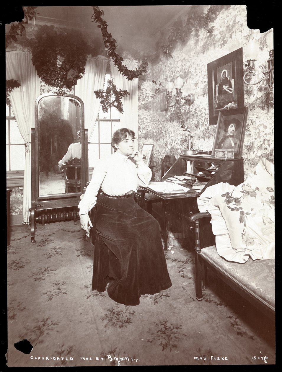 صورة لميني مادرن فيسك ، 1903 (طباعة الجيلاتين الفضي) بواسطة شركة بايرون