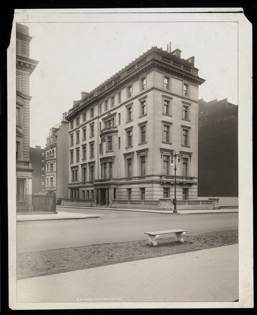 إقامة BN Duke في 5th Avenue und East 89th Street ، نيويورك ، 1921 (طباعة الجيلاتين الفضي) بواسطة شركة بايرون