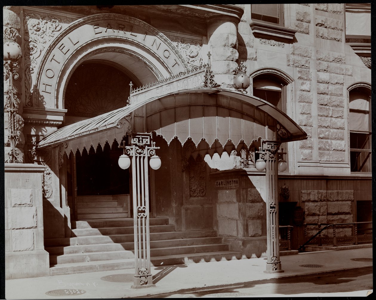 مدخل فندق إيرلنغتون ، 55 غرب شارع 27 ، نيويورك ، 1906 (طباعة الجيلاتين الفضي) بواسطة شركة بايرون