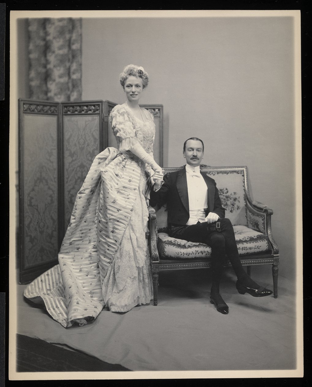 صورة لرجل وامرأة مجهولين في جيمس هيزن هايد بول ، نيويورك ، 31 يناير 1905 (طباعة الجيلاتين الفضي) بواسطة شركة بايرون