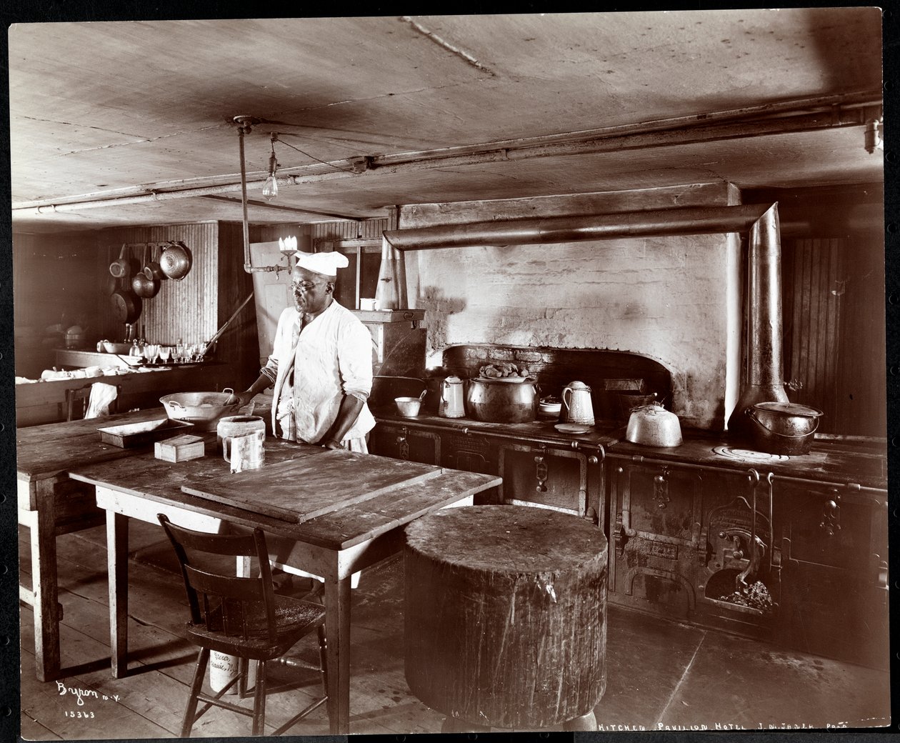 المطبخ في فندق Janer&39;s Pavilion ، Red Bank ، نيو جيرسي ، 1903 (طباعة الجيلاتين الفضي) بواسطة شركة بايرون