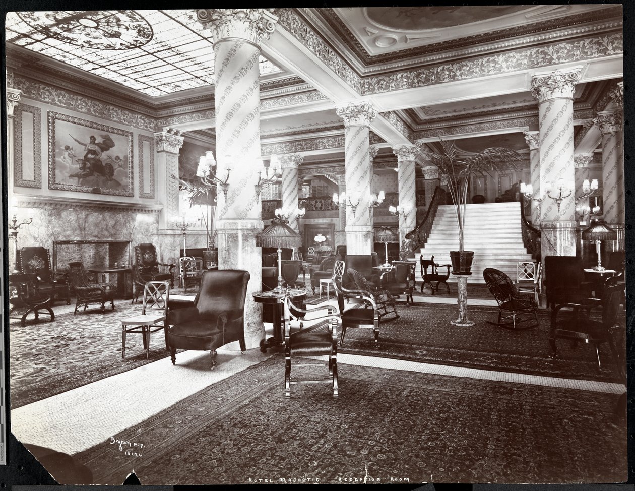 غرفة الاستقبال في فندق Majestic ، 1902 (طباعة الجيلاتين الفضي) بواسطة شركة بايرون