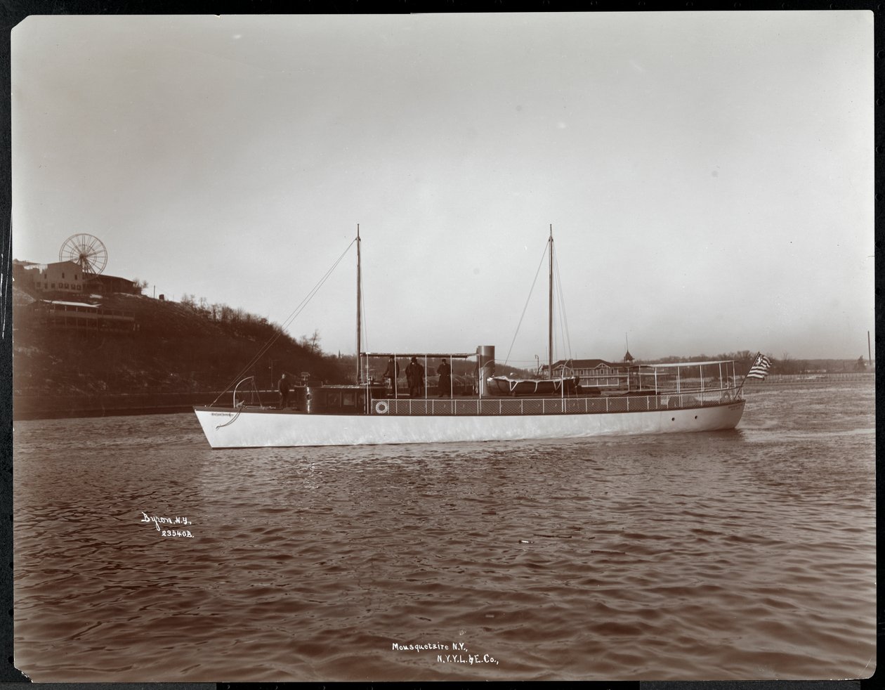 منظر لليخت Mousquetaire في يخت نيويورك ، Launch und Engine Co. على نهر Harlem ، نيويورك ، 1905 (طباعة الجيلاتين الفضي) بواسطة شركة بايرون