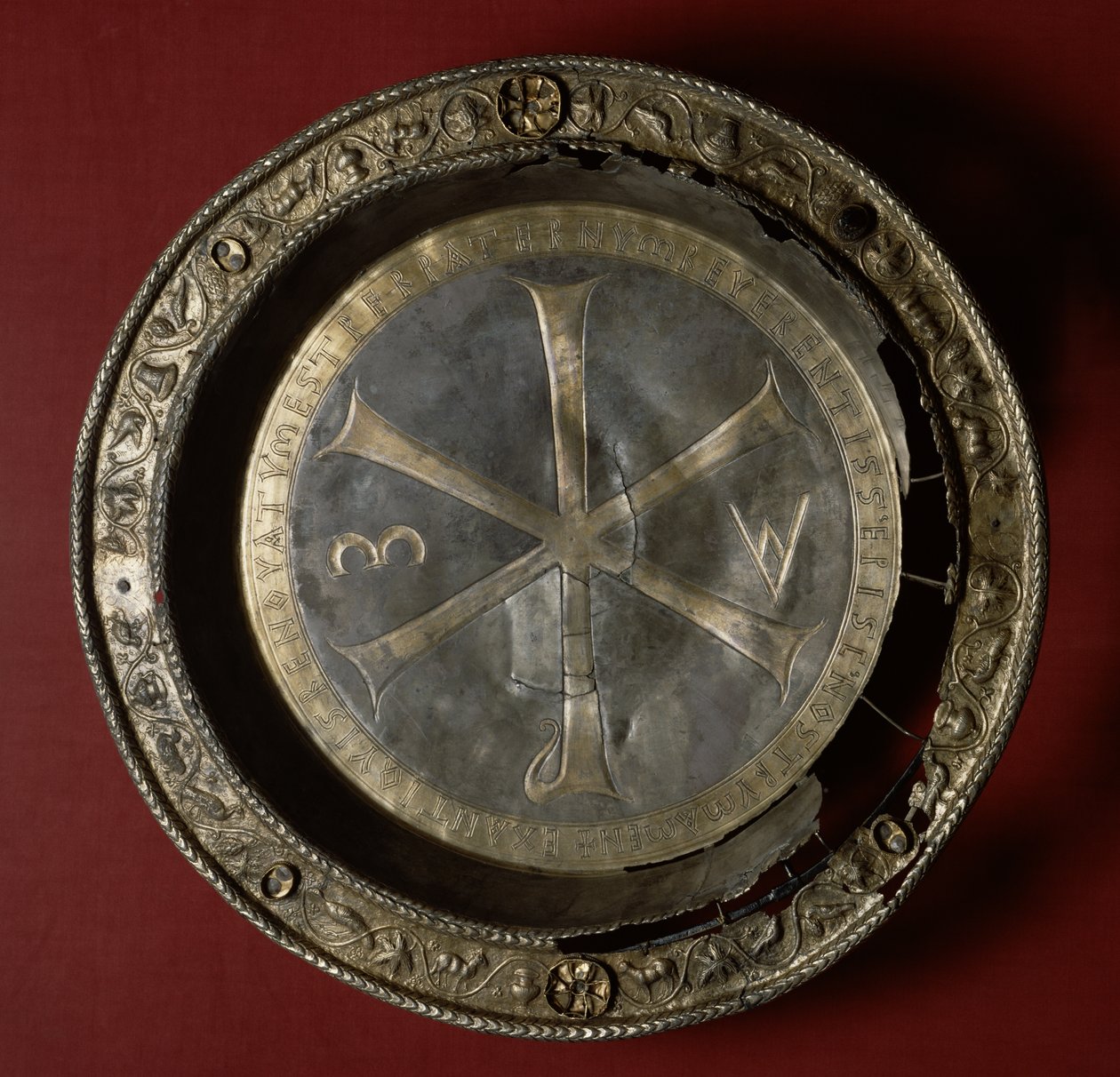 Paten of Bishop Paternus، 498 (الذهب والفضة) بواسطة البيزنطية