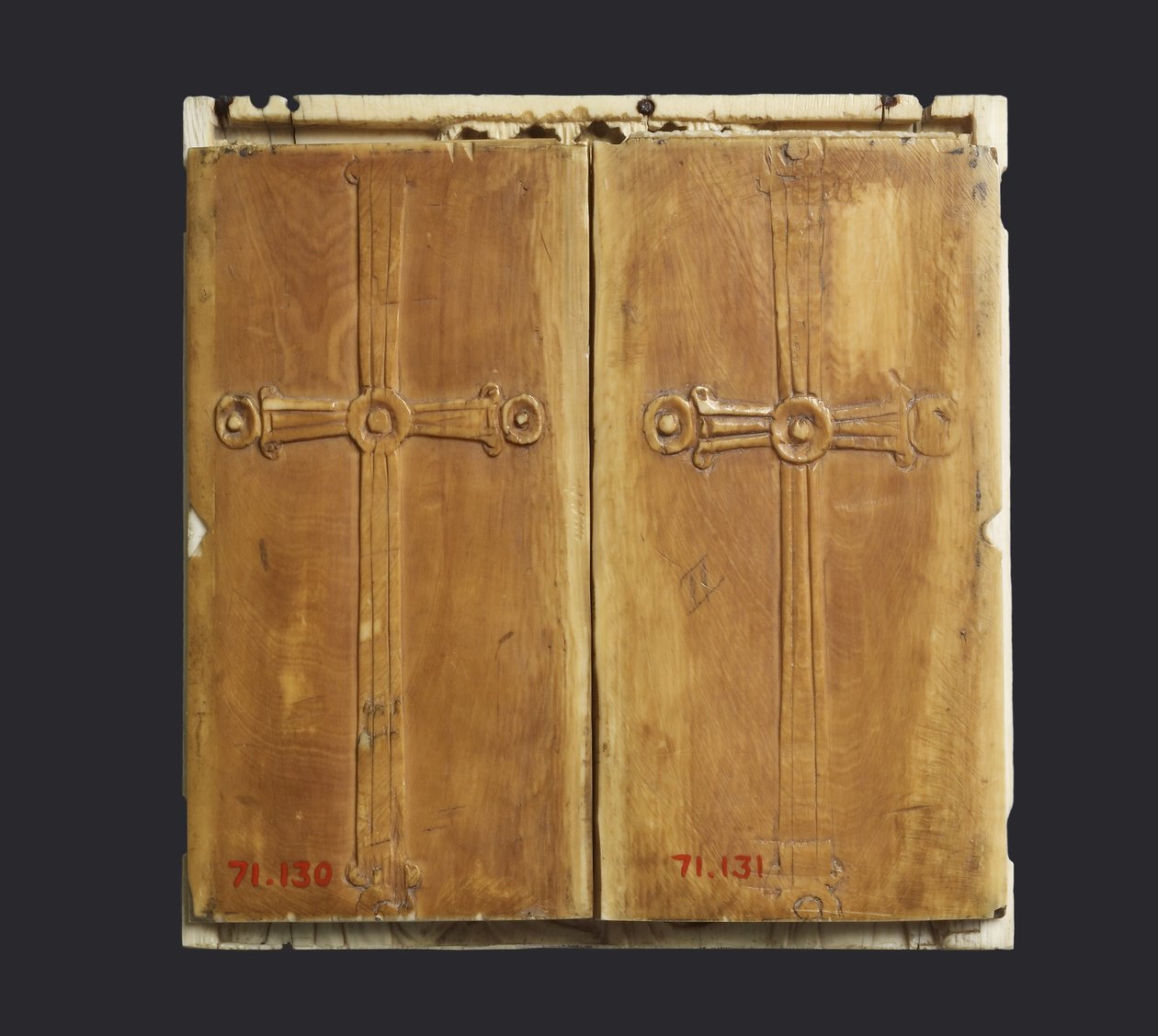 أيقونة ثلاثية من العذراء والطفل مع القديسين (انظر أيضًا 957216-9) بواسطة البيزنطية