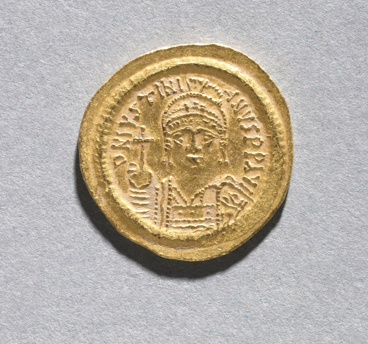 Solidus من جستنيان الأول بواسطة المدرسة البيزنطية