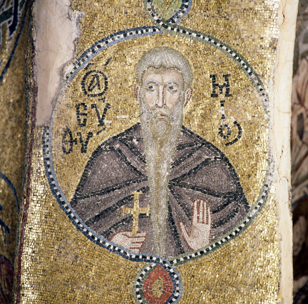 Saint, mosaic in katholikon (main church) of Nea Moni monastery (Unesco World Heritage List بواسطة جي بي وبراون جيه وروبوتام