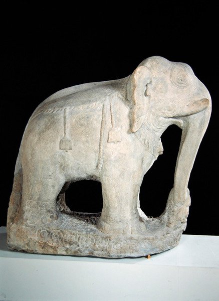 تمثال الفيل ، على طراز بايون ، من بريه خان ، أواخر القرن الثاني عشر وأوائل القرن الثالث عشر (الحجر الرملي) بواسطة كمبودي كمبودي