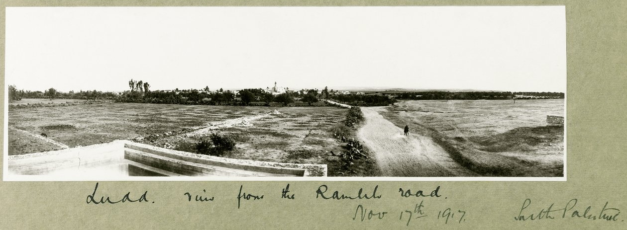 لود ، منظر من طريق الرملة ، 17 نوفمبر 1917 بواسطة كابتن. آرثر رودس