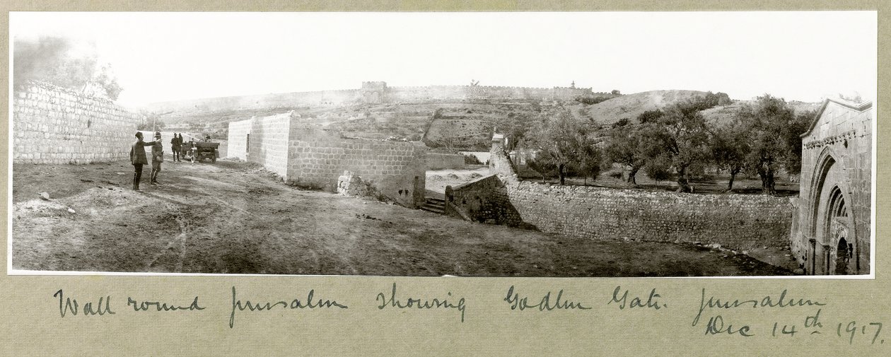 منظر للجدار حول القدس يُظهر البوابة الذهبية ، 14 ديسمبر 1917 بواسطة كابتن. آرثر رودس