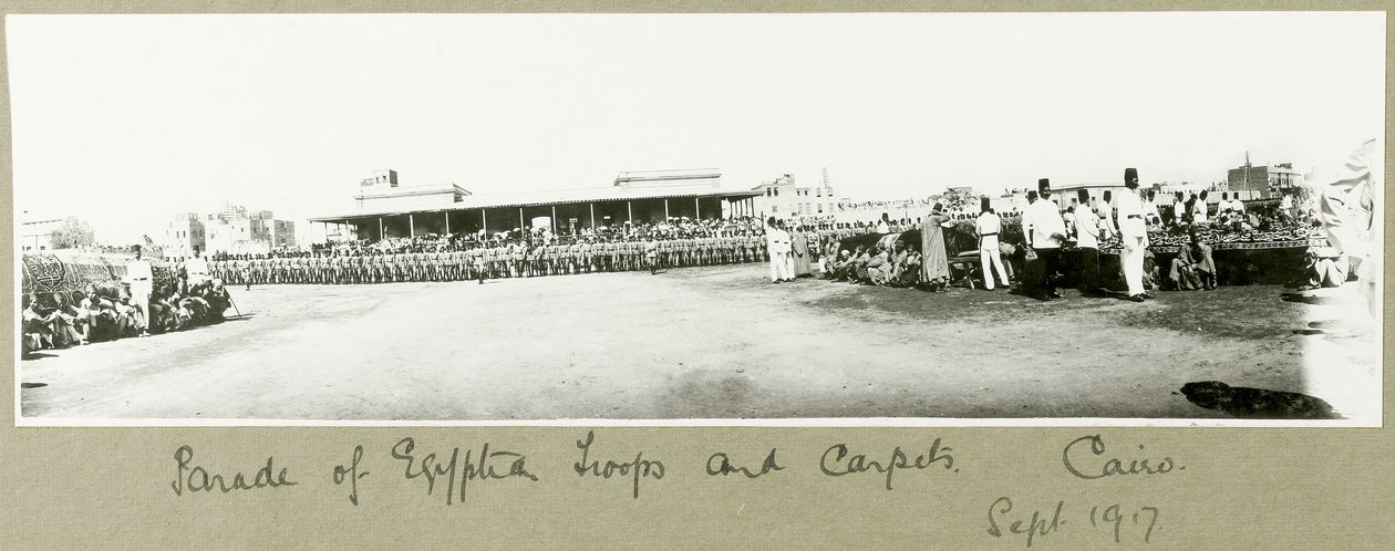 موكب القوات والسجاد المصري ، القاهرة ، سبتمبر 1917 بواسطة كابتن. آرثر رودس