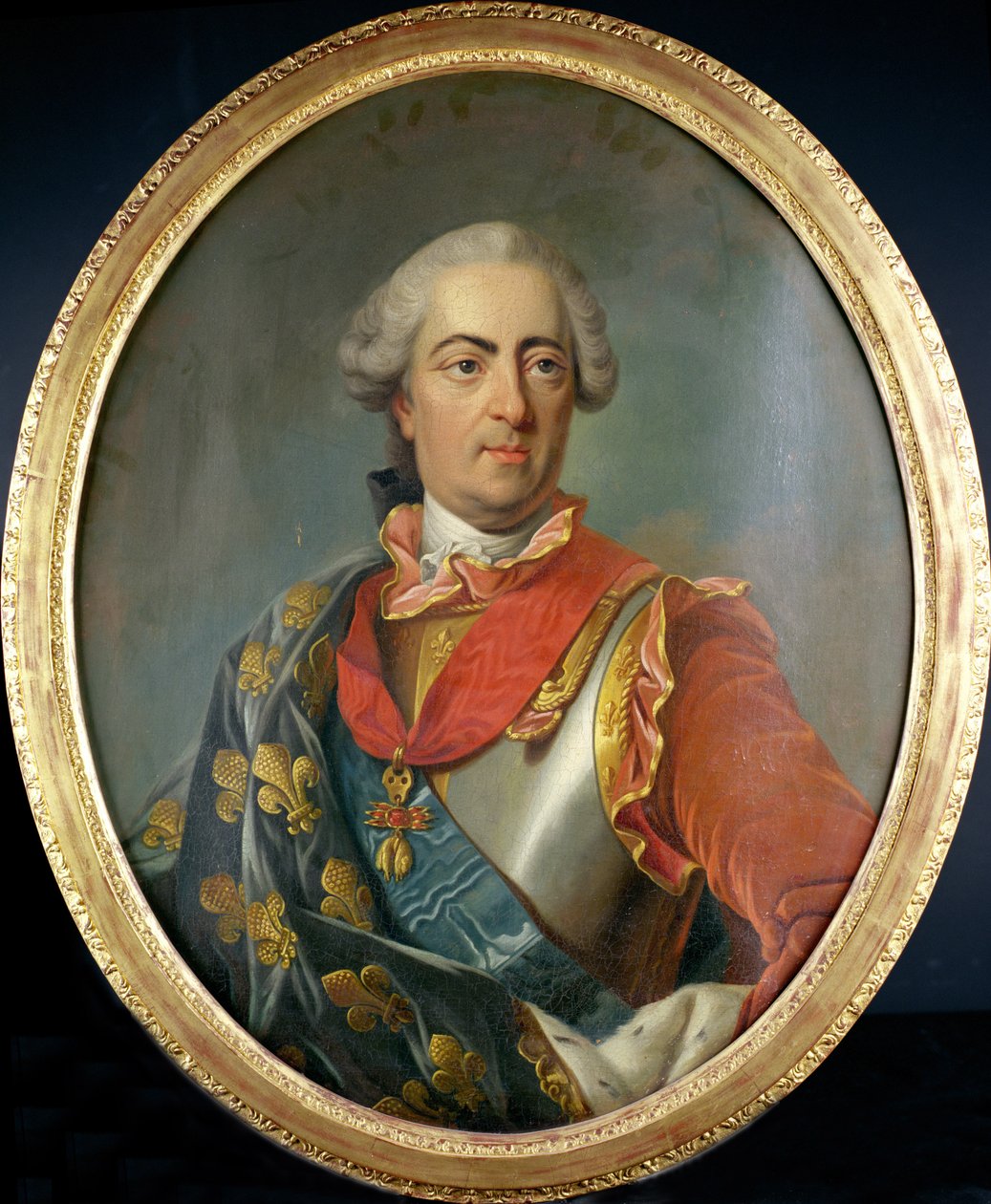 صورة للملك لويس الخامس عشر (1710-1774) من فرنسا ، مرتدية وسام الصوف الذهبي بواسطة كارل فان لو