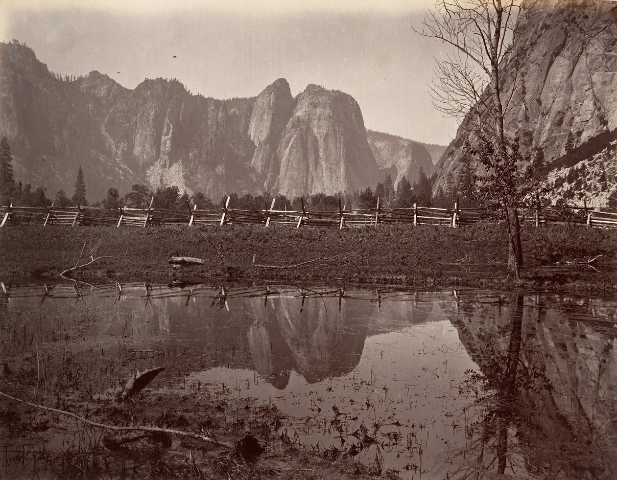 صخور الكاتدرائية ، يوسمايت ، كاليفورنيا. 1872 ، طبع كاليفورنيا. 1876. بواسطة كارلتون إي واتكينز.