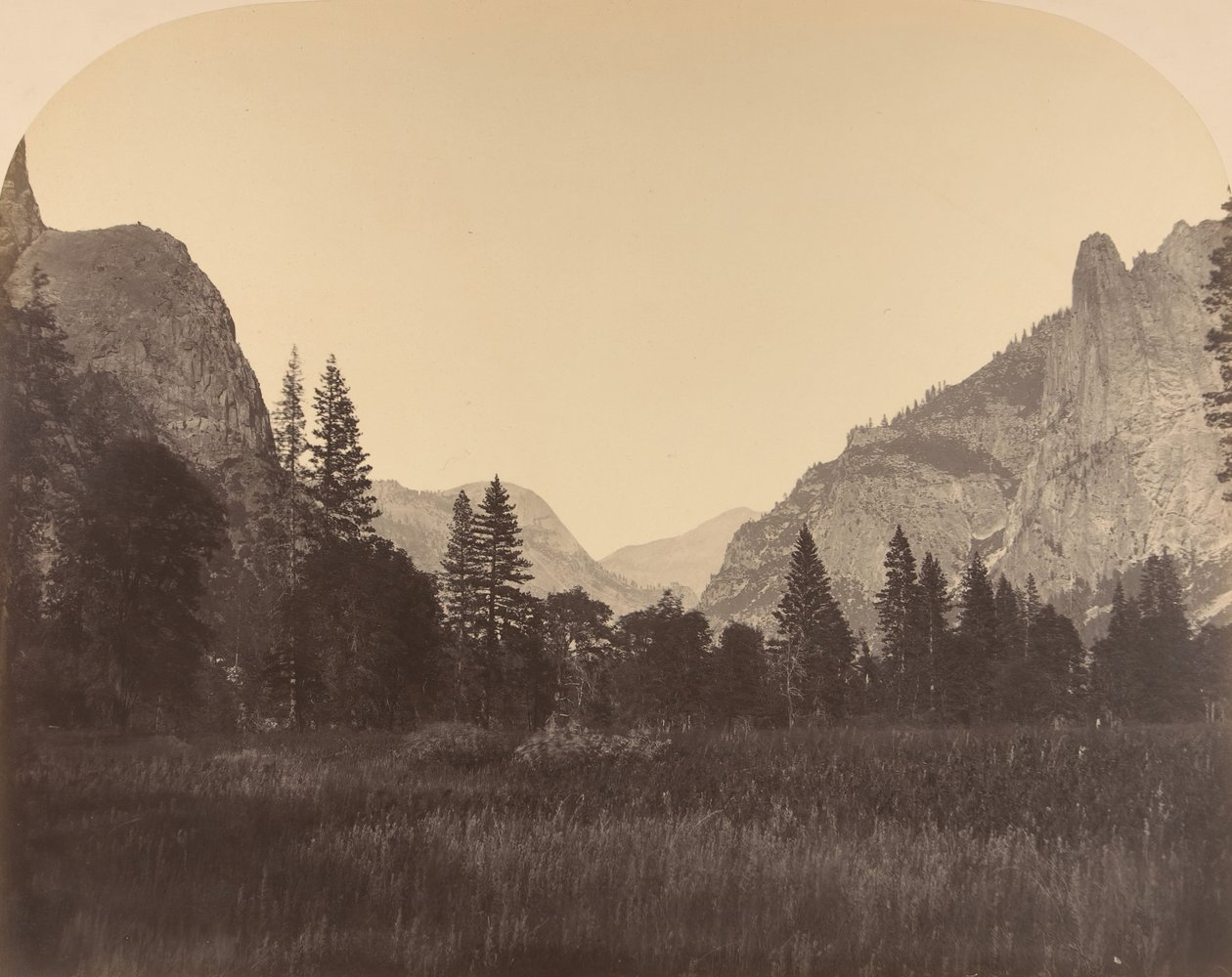 Up the Valley ، North Dome in Center ، Sentinel on Left ، 1861. بواسطة كارلتون إيمونز واتكينز