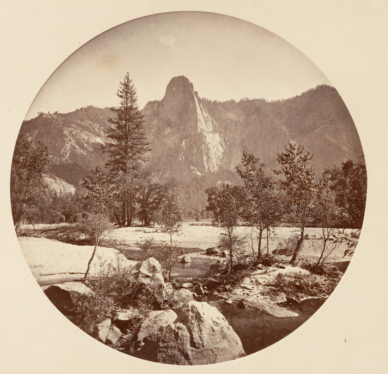 [منتزه يوسمايت الوطني ، كاليفورنيا] ، كاليفورنيا. 1878. بواسطة كارلتون إيمونز واتكينز