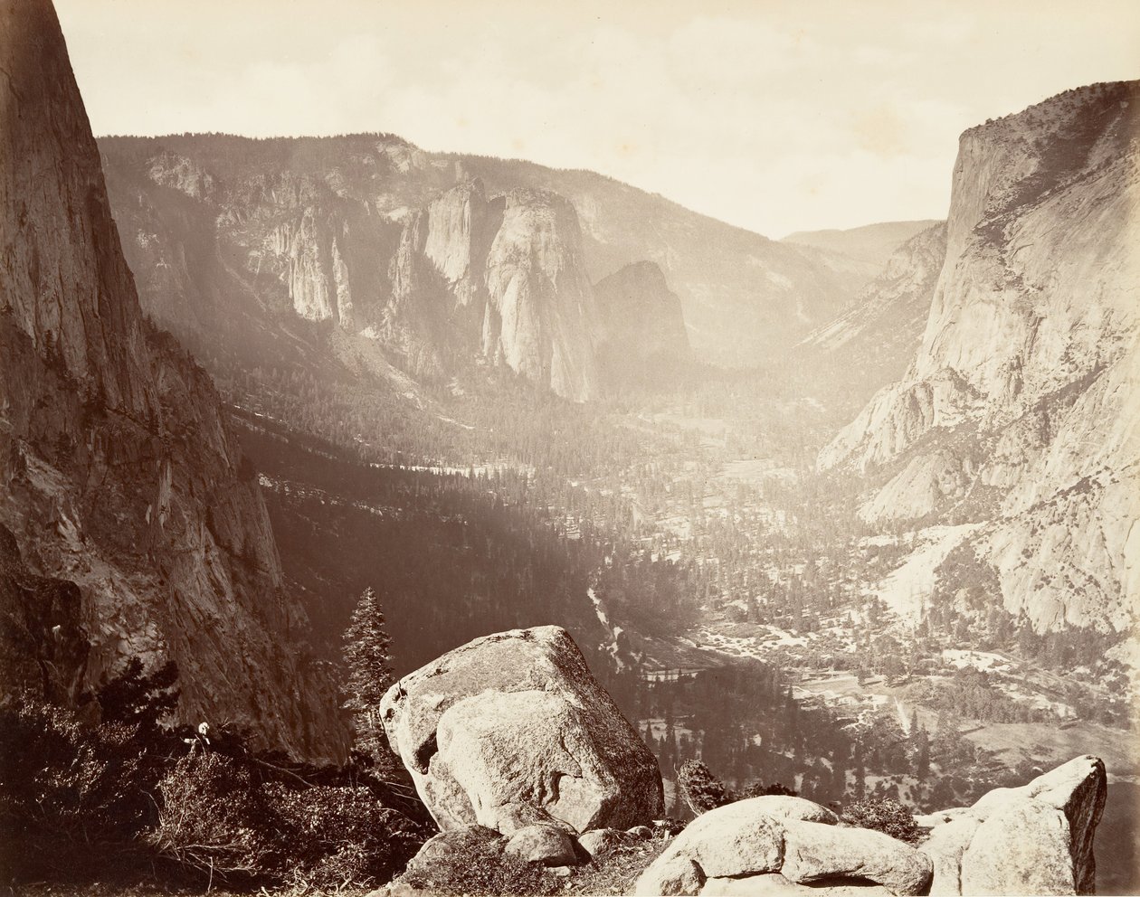 وادي يوسمايت من يونيون بوينت ، كاليفورنيا. 1872 ، طبع كاليفورنيا. 1876. بواسطة كارلتون إيمونز واتكينز