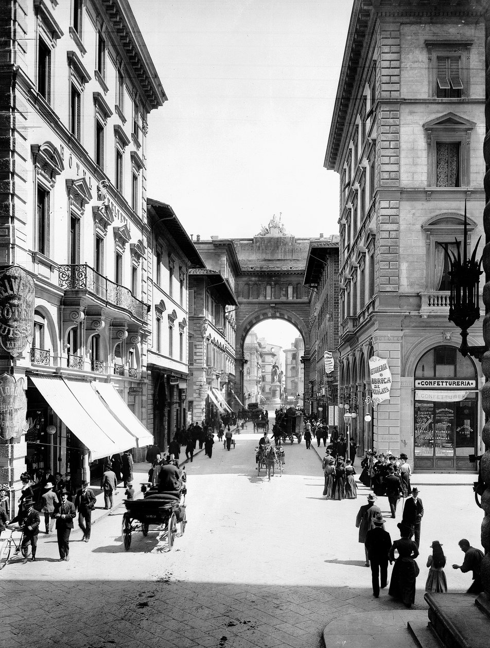 عبر Strozzi ، فلورنسا ، c1890 (b / w photo) بواسطة كارلو بروجي