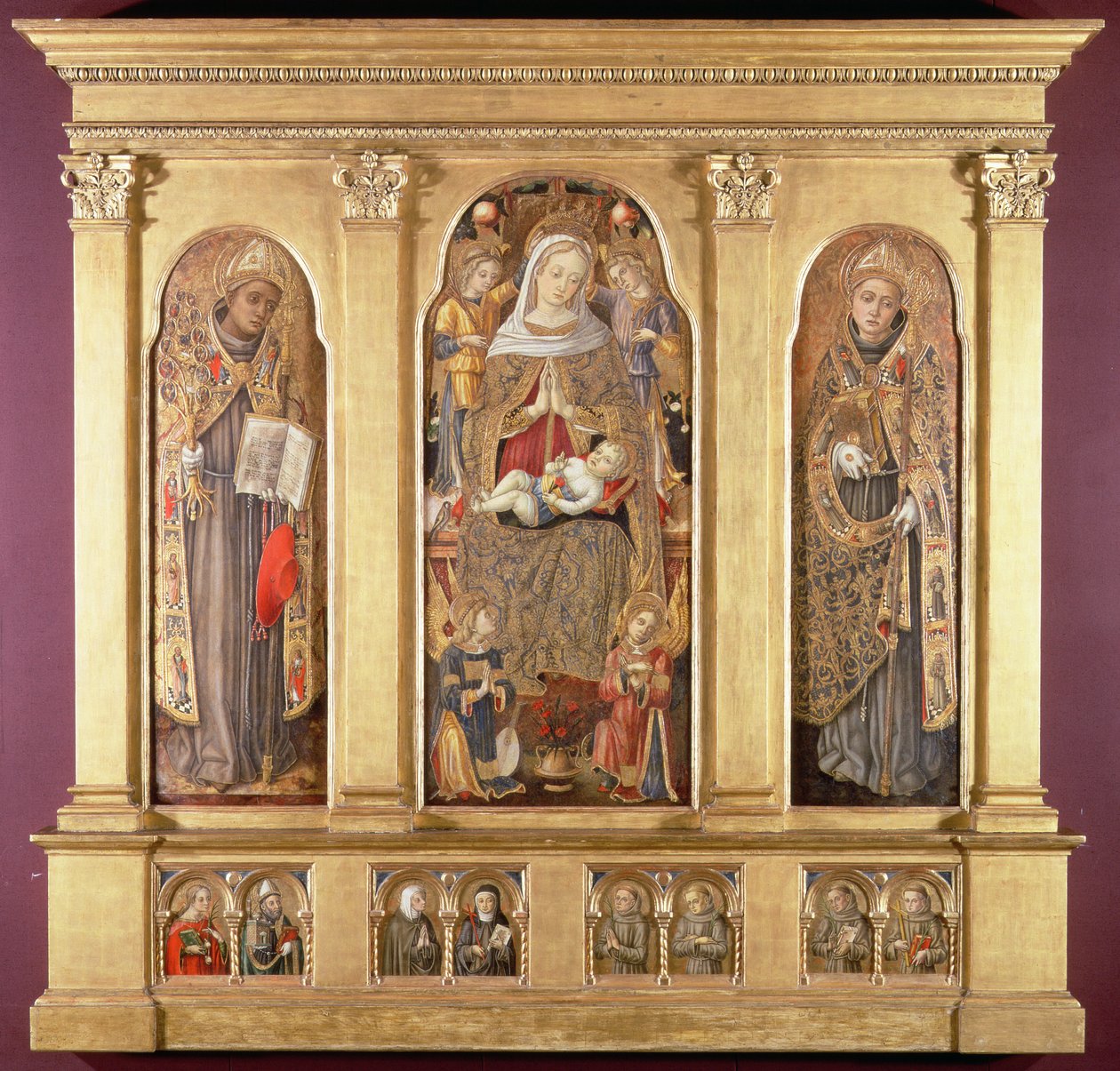 العذراء والطفل مع القديسين بونافينتورا ولويس من تولوز ، c.1489 (تمبرا مع طلاء من الذهب والنفط على اللوحة) بواسطة كارلو كريفيلي