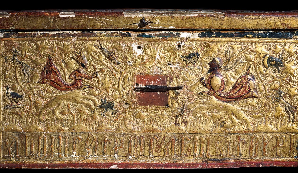Detail of a gilded wooden box representing a king and a Saracen chief fighting each other, Catalan school بواسطة المدرسة الكاتالونية