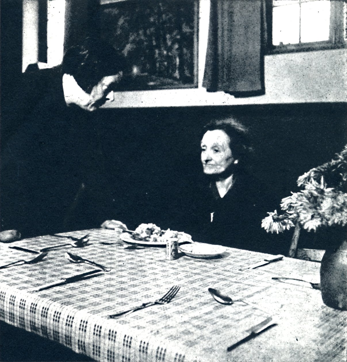 بعد حياة tme ، 1941 بواسطة سيسيل بيتون
