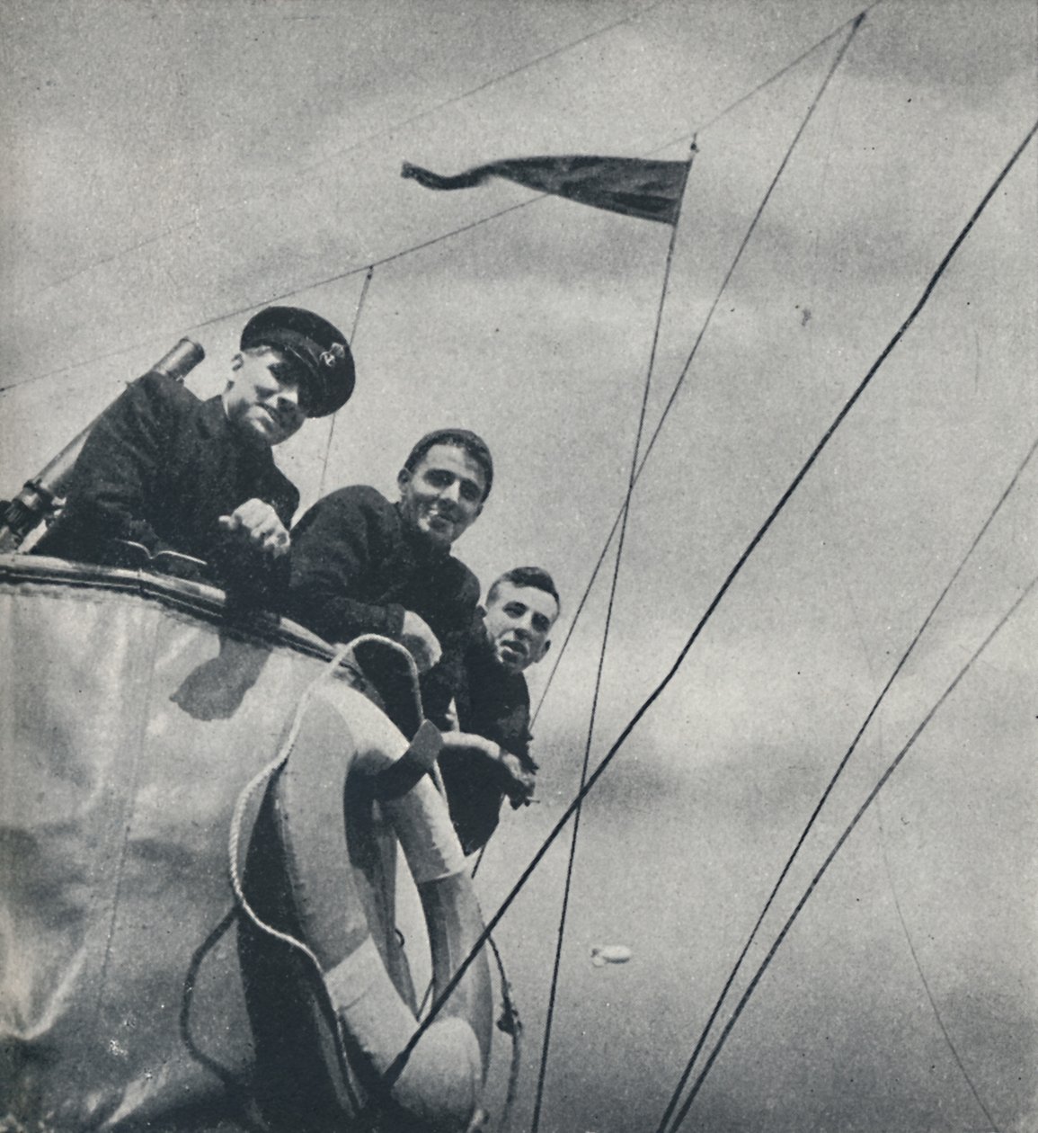 في البحر ، 1941 بواسطة سيسيل بيتون