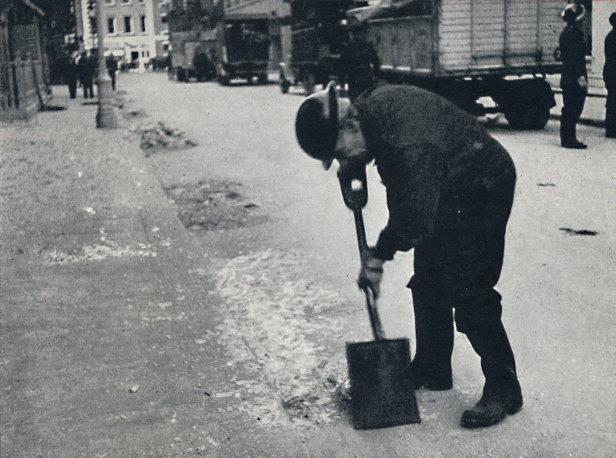 جامع الزجاج القديم ، 1941 بواسطة سيسيل بيتون