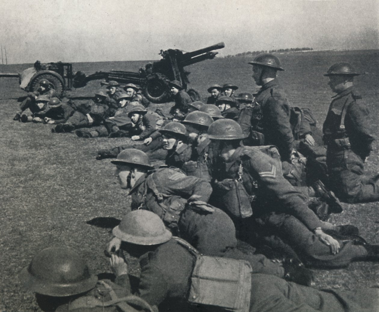 الخاتمة: يلخص الضابط القائد ، 1941 بواسطة سيسيل بيتون