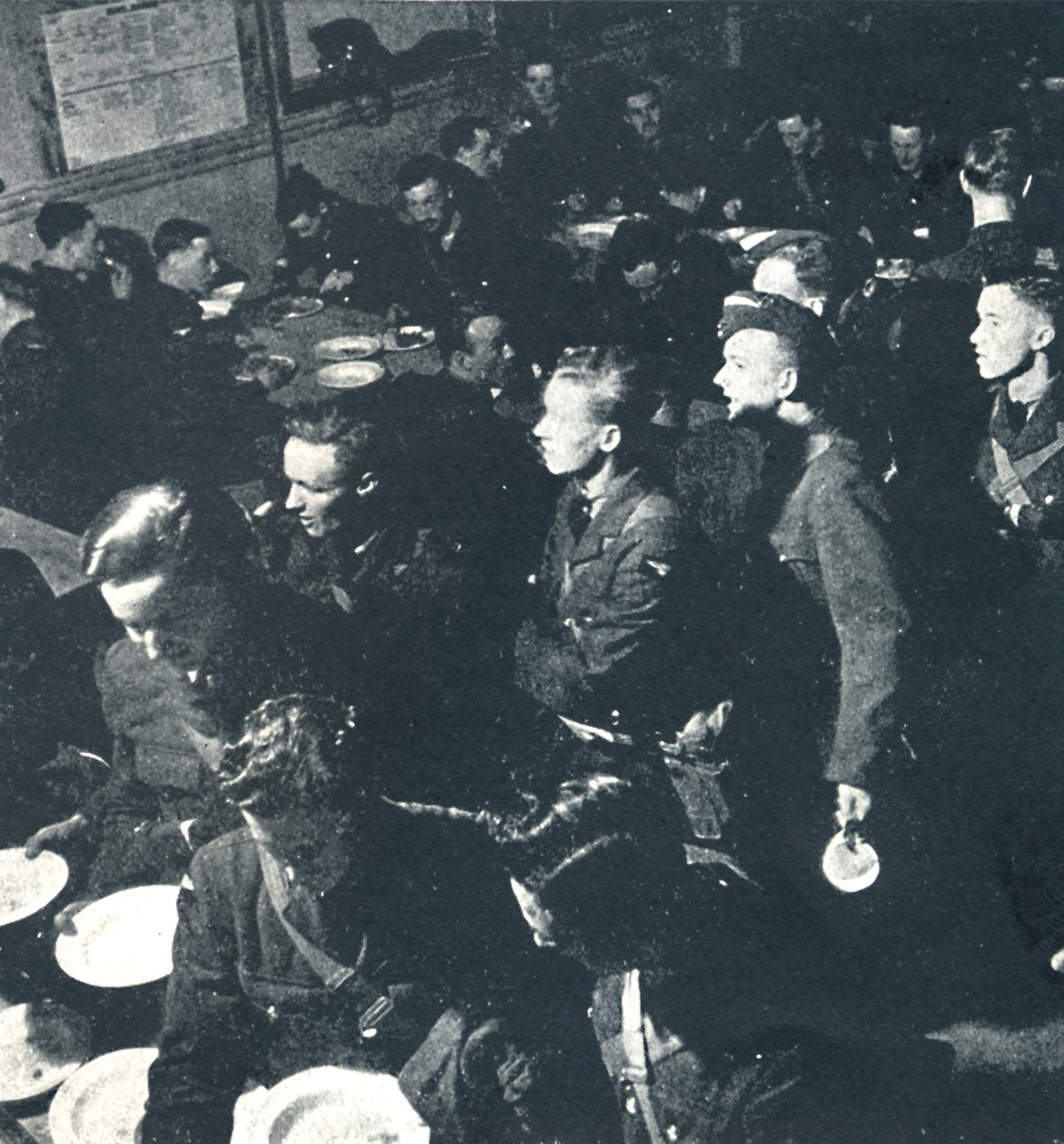 كل إنسان لنفسه ، 1941 بواسطة سيسيل بيتون