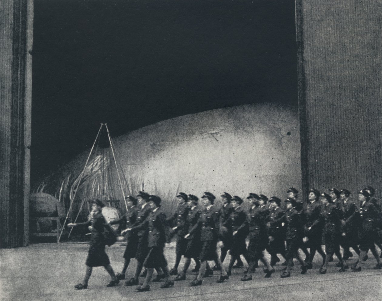 ماضي مارس 1941 بواسطة سيسيل بيتون
